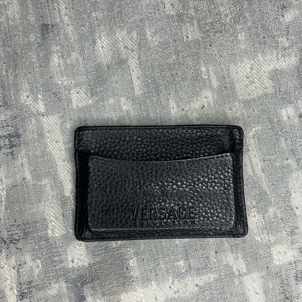 Versace black peeled leather men’s embossed logo cardholder